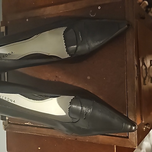 NWOT, Merona Designer Genuine Leather Shoes, Sz 8, Black, Low Heel 2" Pointy Toe - Picture 2 of 10